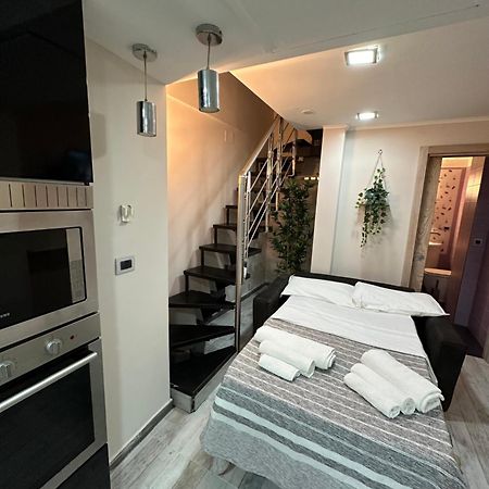Fox Holiday Home In The Port เนเปิลส์ ภายนอก รูปภาพ