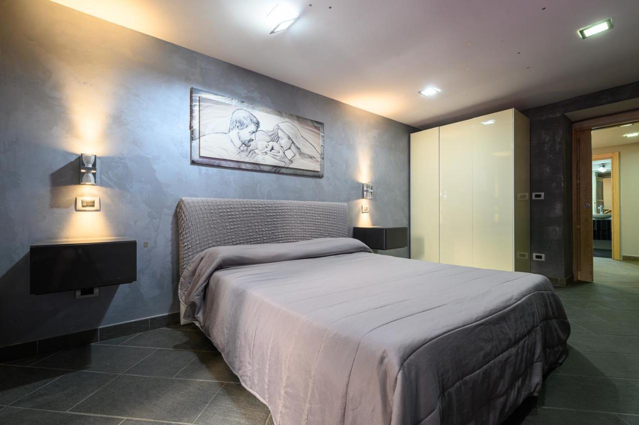 Fox Holiday Home In The Port เนเปิลส์ ภายนอก รูปภาพ