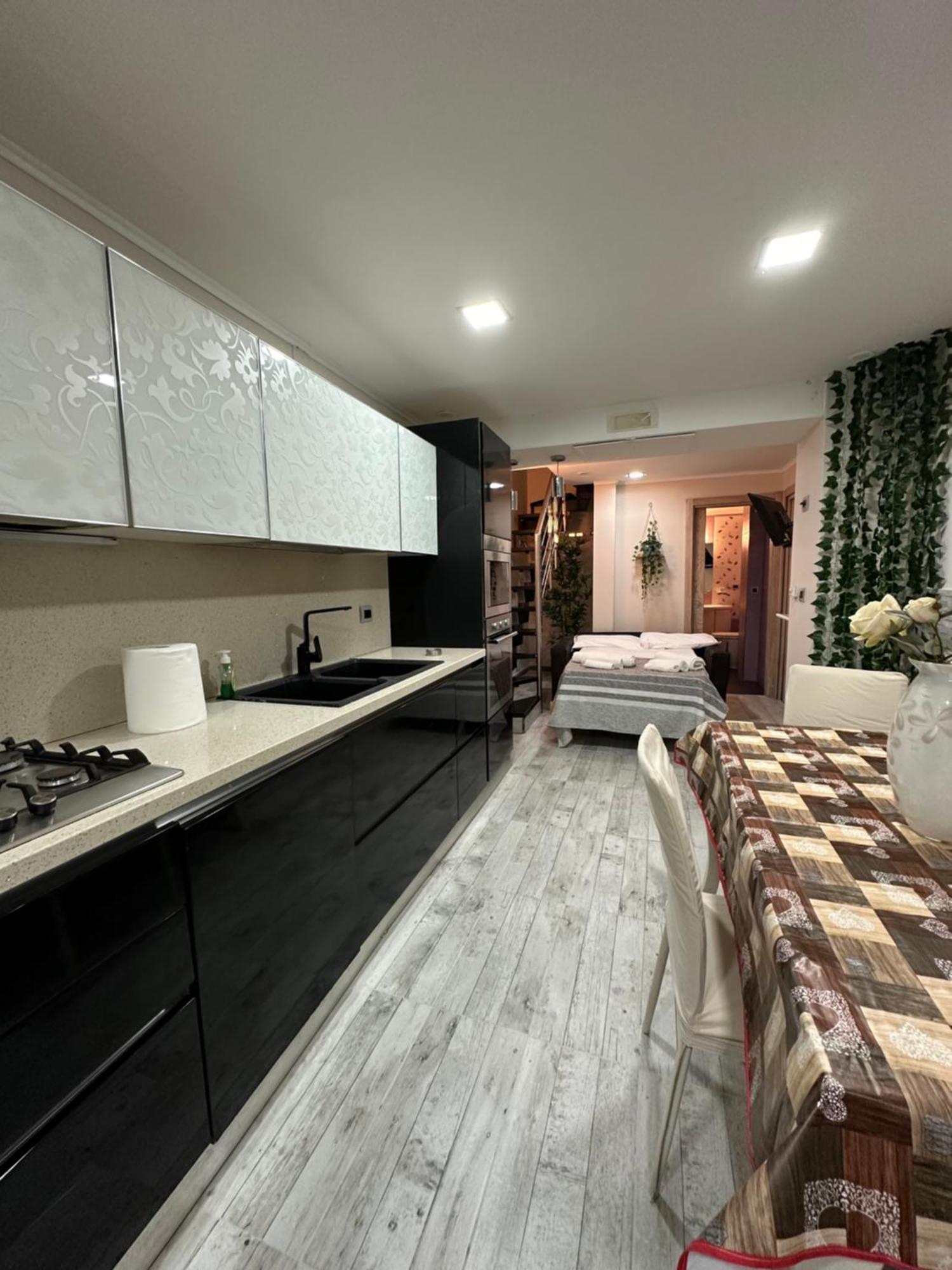 Fox Holiday Home In The Port เนเปิลส์ ภายนอก รูปภาพ