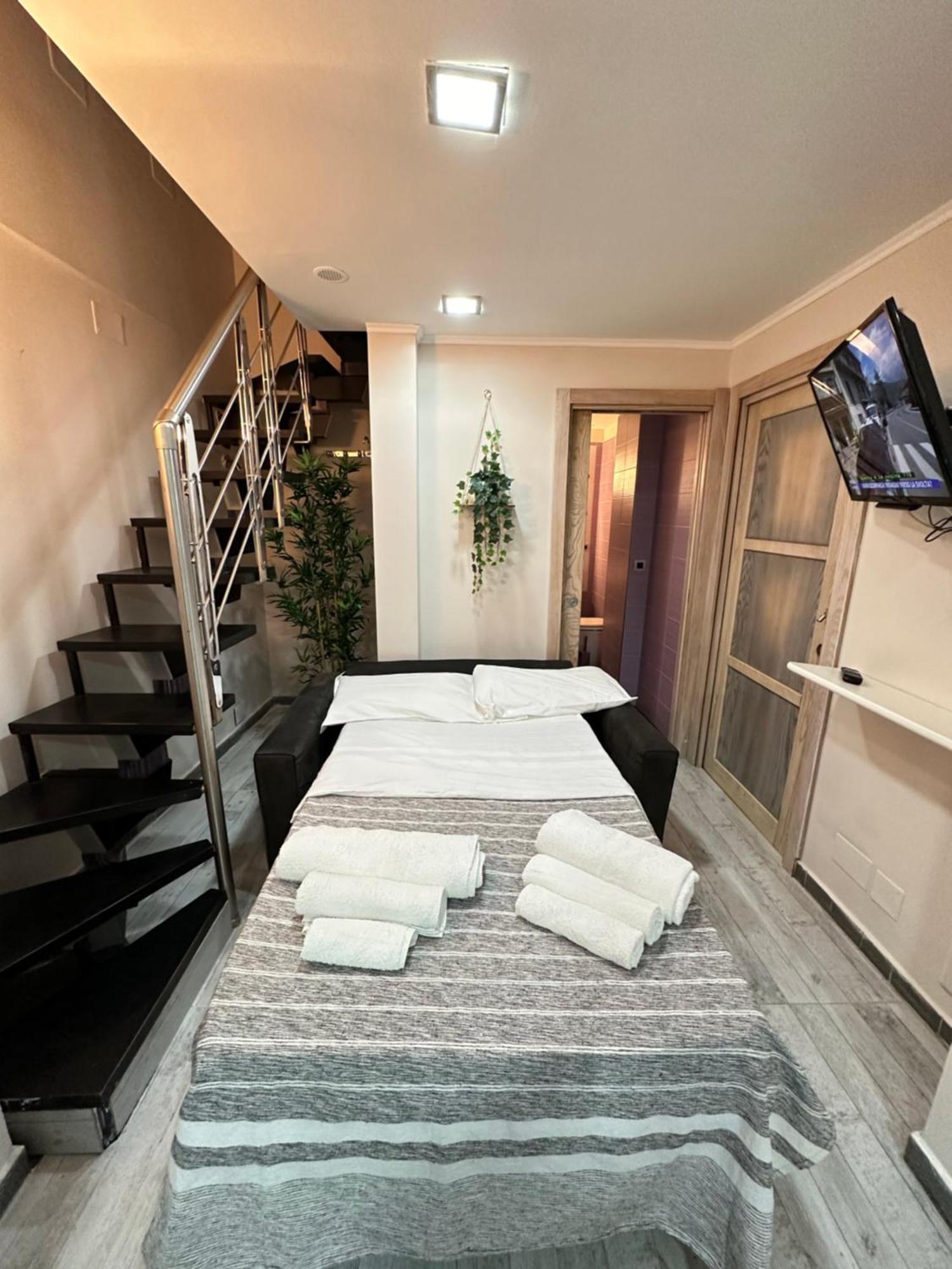 Fox Holiday Home In The Port เนเปิลส์ ภายนอก รูปภาพ